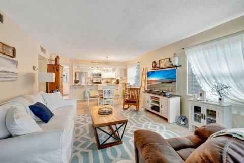Condo in Stuart, Florida, 2 bedrooms  № 2086981 - photo 14