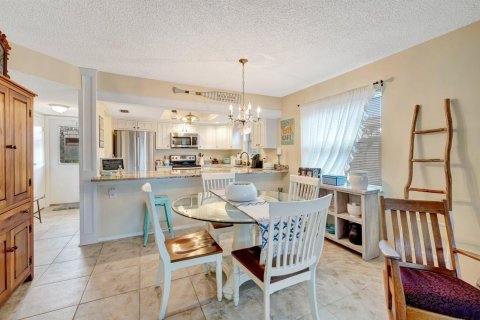 Condo in Stuart, Florida, 2 bedrooms  № 2086981 - photo 12