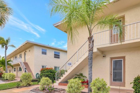 Condo in Stuart, Florida, 2 bedrooms  № 2086981 - photo 2