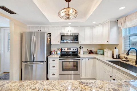 Condo in Stuart, Florida, 2 bedrooms  № 2086981 - photo 8