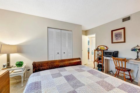 Condo in Stuart, Florida, 2 bedrooms  № 2086981 - photo 17