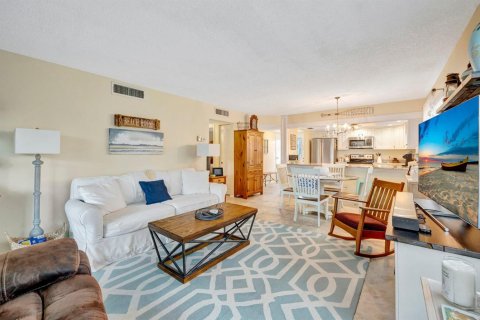 Condo in Stuart, Florida, 2 bedrooms  № 2086981 - photo 15
