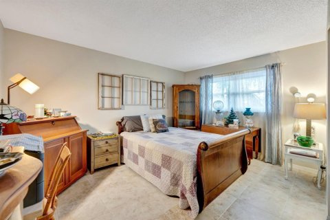 Condo in Stuart, Florida, 2 bedrooms  № 2086981 - photo 16