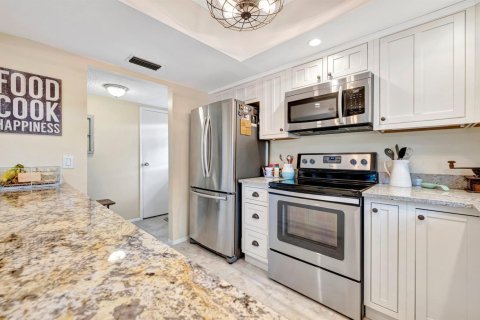 Condo in Stuart, Florida, 2 bedrooms  № 2086981 - photo 9