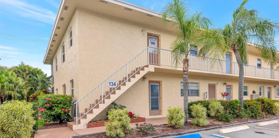 Condo in Stuart, Florida, 2 bedrooms  № 2086981