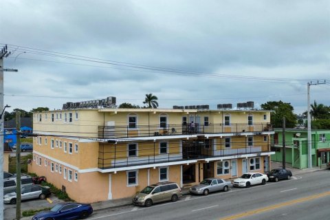 Commercial property in Belle Glade, Florida № 2178757 - photo 5
