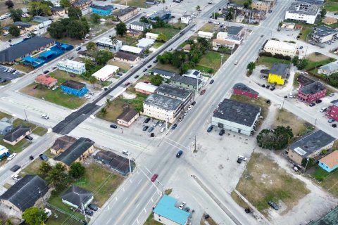Commercial property in Belle Glade, Florida № 2178757 - photo 2