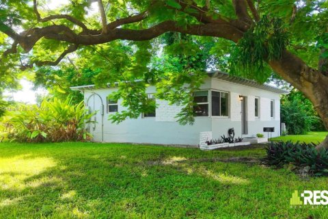 Casa en venta en Miami Springs, Florida, 3 dormitorios, 91.04 m2 № 1887691 - foto 2