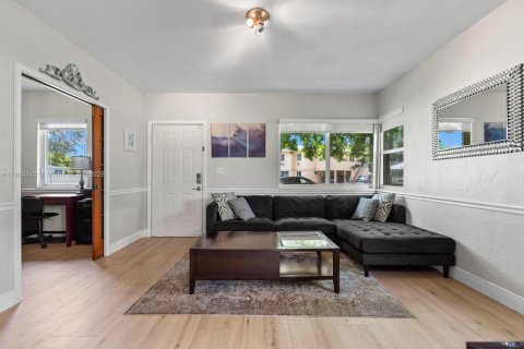 Casa en venta en Miami Springs, Florida, 3 dormitorios, 91.04 m2 № 1887691 - foto 8