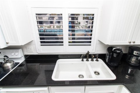 Condo in New Smyrna Beach, Florida, 2 bedrooms  № 1766126 - photo 6