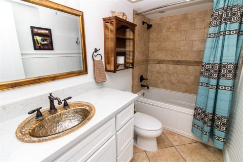 Condo in New Smyrna Beach, Florida, 2 bedrooms  № 1766126 - photo 18