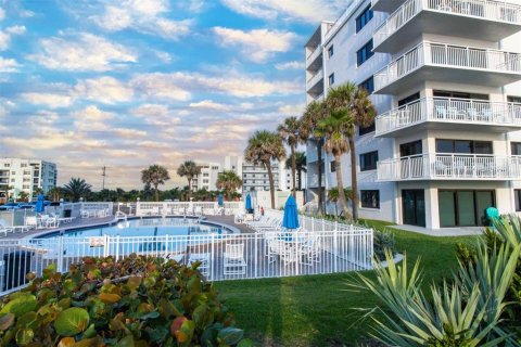 Condo in New Smyrna Beach, Florida, 2 bedrooms  № 1766126 - photo 30