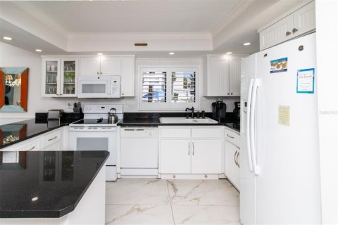 Condo in New Smyrna Beach, Florida, 2 bedrooms  № 1766126 - photo 14