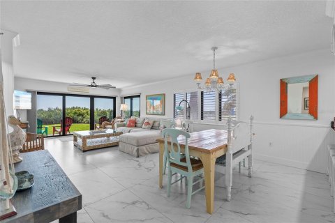 Condo in New Smyrna Beach, Florida, 2 bedrooms  № 1766126 - photo 8