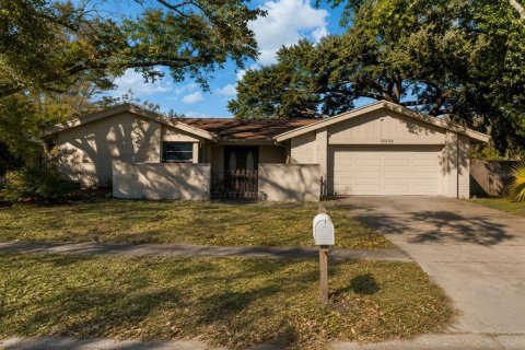 House in Tampa, Florida 4 bedrooms, 157.38 sq.m. № 2157623