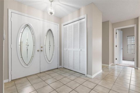 Casa en venta en Tampa, Florida, 4 dormitorios, 157.38 m2 № 2157623 - foto 5