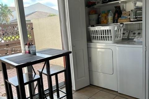 Townhouse in Margate, Florida 2 bedrooms, 123.75 sq.m. № 1863347 - photo 11