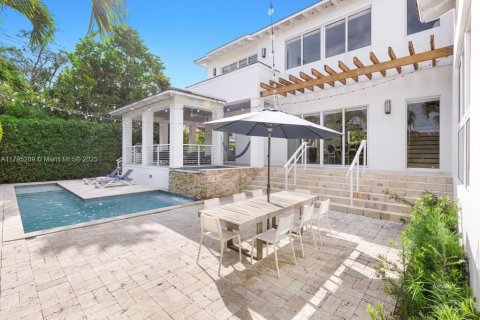 House in Key Biscayne, Florida 6 bedrooms, 338.72 sq.m. № 1715529 - photo 3