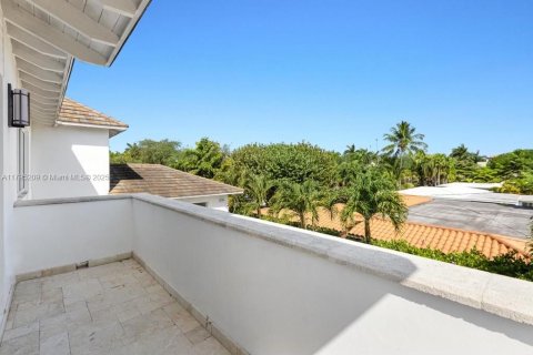 House in Key Biscayne, Florida 6 bedrooms, 338.72 sq.m. № 1715529 - photo 27