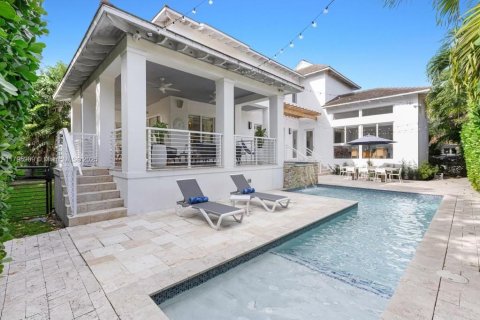 House in Key Biscayne, Florida 6 bedrooms, 338.72 sq.m. № 1715529 - photo 16