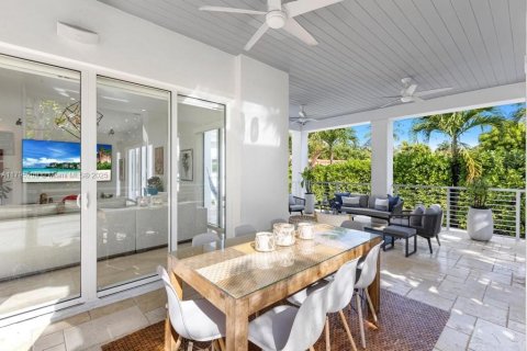 House in Key Biscayne, Florida 6 bedrooms, 338.72 sq.m. № 1715529 - photo 19