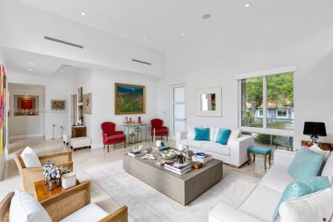 House in Key Biscayne, Florida 6 bedrooms, 338.72 sq.m. № 1715529 - photo 9