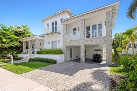 House in Key Biscayne, Florida 6 bedrooms, 338.72 sq.m. № 1715529 - photo 2