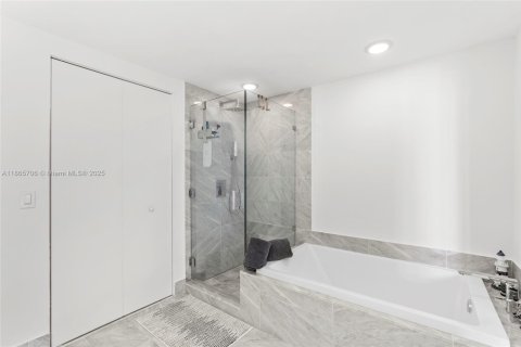 Copropriété à vendre à Miami, Floride: 2 chambres, 107.02 m2 № 1897097 - photo 27