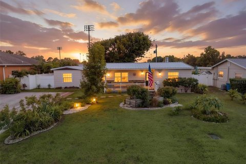 Villa ou maison à Saint Petersburg, Floride 5 chambres, 138.42 m2 № 2405390