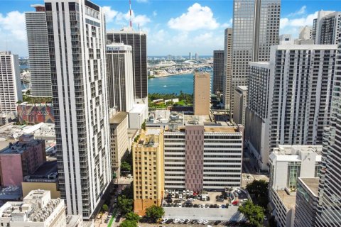 Condo in Miami, Florida, 1 bedroom  № 2037532 - photo 13