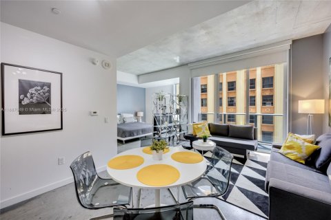 Condo in Miami, Florida, 1 bedroom  № 2037532 - photo 8