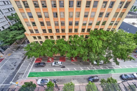 Condo in Miami, Florida, 1 bedroom  № 2037532 - photo 19