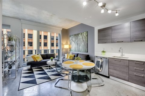 Condo in Miami, Florida, 1 bedroom  № 2037532 - photo 7