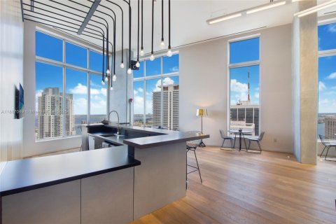 Condo in Miami, Florida, 1 bedroom  № 2037532 - photo 16