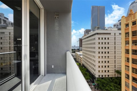 Condo in Miami, Florida, 1 bedroom  № 2037532 - photo 21