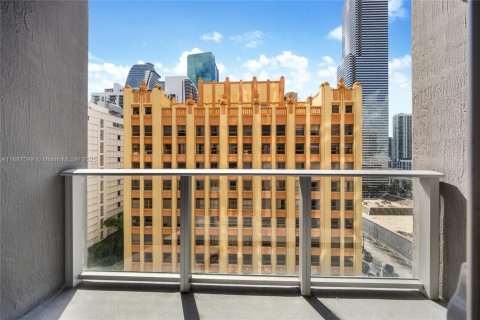 Condo in Miami, Florida, 1 bedroom  № 2037532 - photo 20