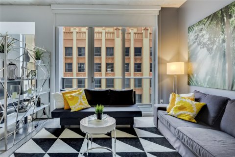 Condo in Miami, Florida, 1 bedroom  № 2037532 - photo 11