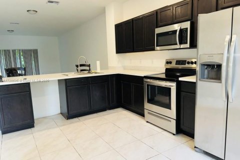 Townhouse in Miami Gardens, Florida 3 bedrooms, 133.97 sq.m. № 1697702 - photo 7
