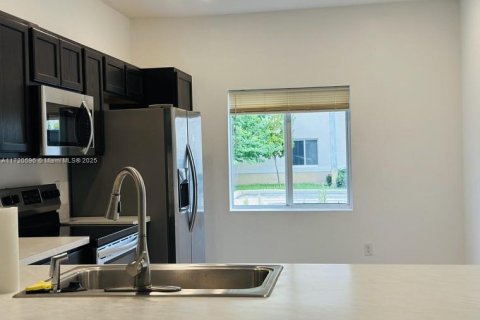 Townhouse in Miami Gardens, Florida 3 bedrooms, 133.97 sq.m. № 1697702 - photo 8