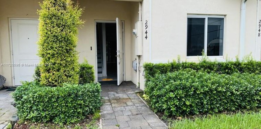 Townhouse in Miami Gardens, Florida 3 bedrooms, 133.97 sq.m. № 1697702