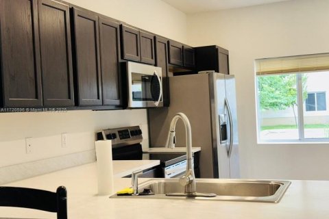 Townhouse in Miami Gardens, Florida 3 bedrooms, 133.97 sq.m. № 1697702 - photo 9