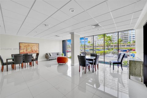 Condo in Hallandale Beach, Florida, 2 bedrooms  № 1998122 - photo 29