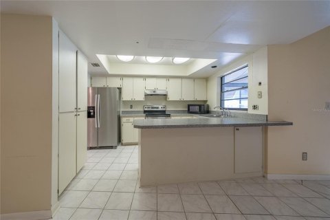 Casa en venta en Temple Terrace, Florida, 4 dormitorios, 187.76 m2 № 1917826 - foto 9
