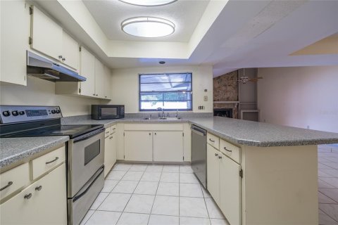 Casa en venta en Temple Terrace, Florida, 4 dormitorios, 187.76 m2 № 1917826 - foto 8