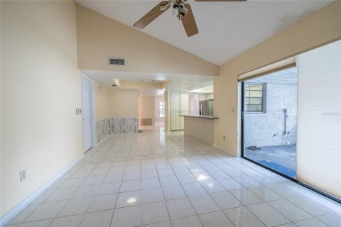 Casa en venta en Temple Terrace, Florida, 4 dormitorios, 187.76 m2 № 1917826 - foto 10