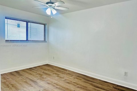 Appartement à louer à Miami, Floride: 2 chambres, 60.39 m2 № 2385310 - photo 7