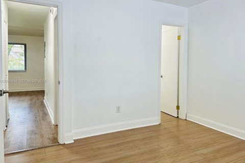 Appartement à louer à Miami, Floride: 2 chambres, 60.39 m2 № 2385310 - photo 2