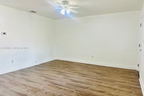 Appartement à louer à Miami, Floride: 2 chambres, 60.39 m2 № 2385310 - photo 13