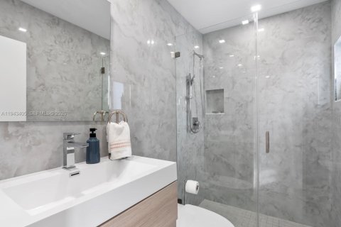 House in Hollywood, Florida 4 bedrooms, 175.59 sq.m. № 2000998 - photo 15