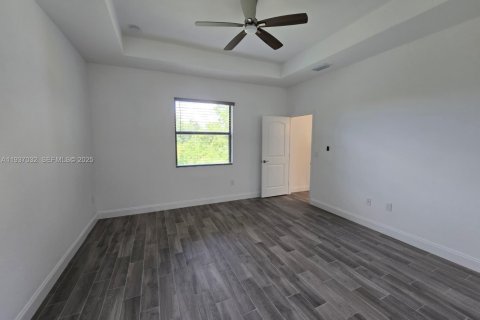 House in Lehigh Acres, Florida 3 bedrooms № 1994895 - photo 8